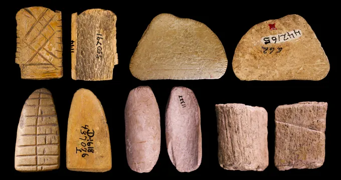 Les dés les plus anciens connus au monde ont environ 12 000 ans Une compilation de différents dés anciens d'Amérique du Nord.