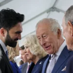À Ground Zero, manifestants et touristes tentent sans succès de saluer le roi Charles et la reine Camilla : « Pèlerinage vers un sanctuaire américain »