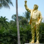 L’emprise de fer de Trump sur les évangéliques est en train de s’effondrer. Apportez le veau d’or.
