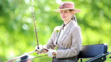 Lady Louise Windsor n'a « ni airs ni grâces » alors qu'elle travaille dans les coulisses du Royal Windsor Horse Show