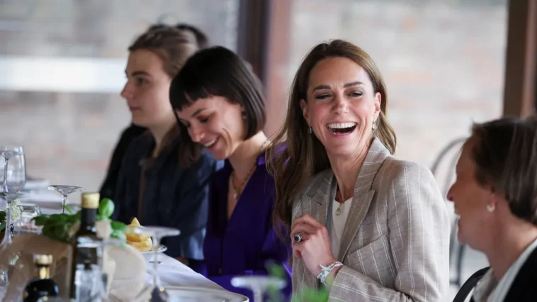 Kate Middleton a emporté la bague de fiançailles de la princesse Diana lors d'une tournée de pâtes en Italie