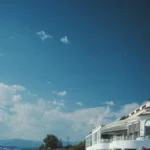 Une histoire abrégée de la façon dont l'Hôtel du Cap est devenu le centre du pouvoir glamour de Cannes Une histoire abrégée de la façon dont l'Hôtel du Cap est devenu le centre du pouvoir glamour de Cannes