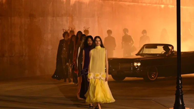 Dior et Jonathan Anderson font revivre le vieux Hollywood avec un spectacle de stars mettant en vedette Al Pacino et In-N-Out Burgers