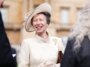 La princesse Anne porte sa célèbre broche stalactite à la garden-party du palais de Buckingham