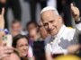 Le pape Léon donne des baskets Nike de style rétro pour une promenade à Rome