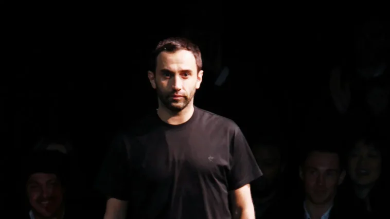 Le procès pour agression sexuelle contre le célèbre créateur Riccardo Tisci pourrait impliquer une pop star Le procès pour agression sexuelle contre le célèbre créateur Riccardo Tisci pourrait impliquer une pop star