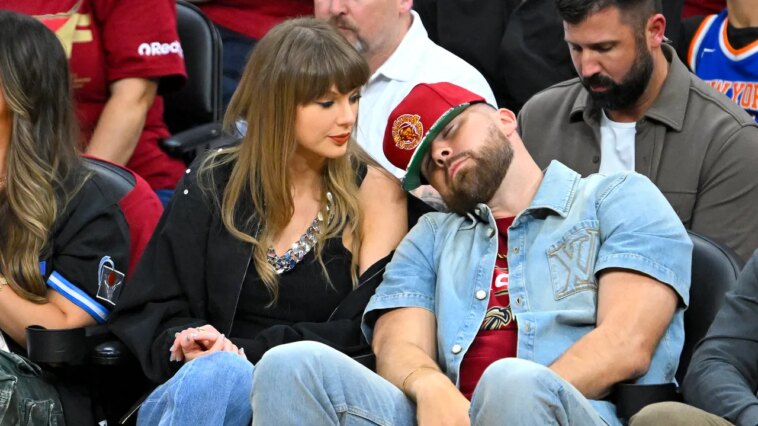 Taylor Swift et Travis Kelce font sensation avec leur apparition au premier rang des Knicks/Cavs Taylor Swift et Travis Kelce font sensation avec leur apparition au premier rang des Knicks/Cavs