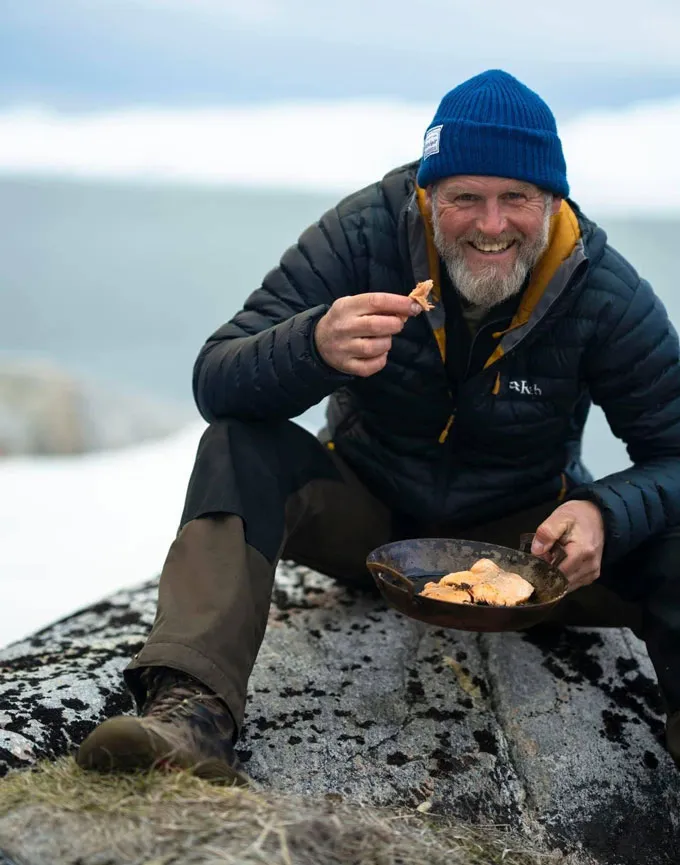 L'explorateur Mike Keen n'a mangé que de la viande lors d'un voyage de 12 semaines à travers le Groenland il y a quelques années.
