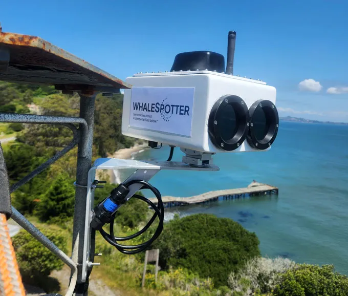 Une technologie d'observation des baleines basée sur l'IA pourrait aider à sauver les baleines grises de la baie de San Francisco Photographie d'une caméra thermique montée sur une tour radio dans la baie de San Francisco, à la recherche de baleines grises.