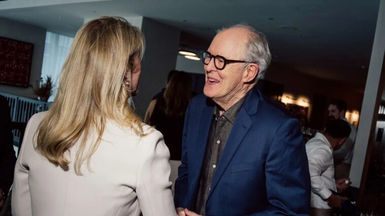 Il a fallu moins de 24 heures à John Lithgow pour savoir qu'il devait jouer Roald Dahl dans Giant Il a fallu moins de 24 heures à John Lithgow pour savoir qu'il devait jouer Roald Dahl dans Giant
