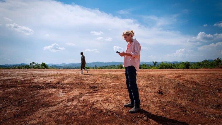 Ebola Ground Zero : Clarissa Ward de CNN explique à quoi ressemble la « zone rouge »