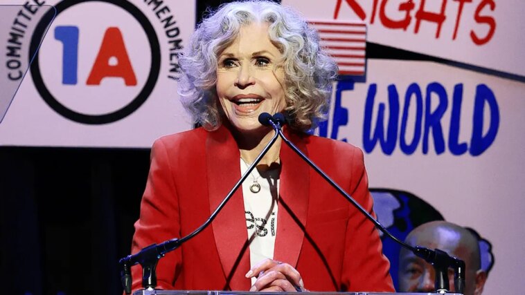 Exclusif : Jane Fonda contrecarre la fête d'anniversaire de Trump avec un concert de protestation à New York