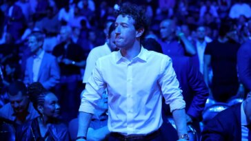 À la recherche du styliste mystère de Mark Zuckerberg