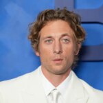 Jeremy Allen White n'avait pas besoin du bilan social pour se sentir mal à l'aise avec les médias sociaux