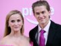 Le fils de Reese Witherspoon recrée le regard de son père Ryan Phillippe lors de la première de Legally Blonde Prequel