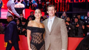 À l'intérieur de la lune de miel côtière italienne de Dua Lipa et Callum Turner