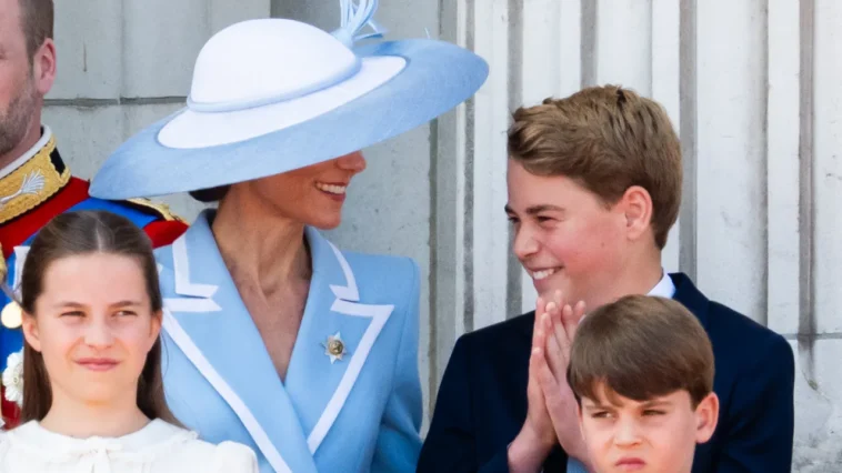 Kate Middleton franchit une étape maternelle : Prince George est presque son égal en taille Kate Middleton franchit une étape maternelle : Prince George est presque son égal en taille