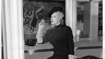 Le fonctionnement intérieur glamour du Polo Lounge, le lieu de déjeuner le plus puissant d'Hollywood