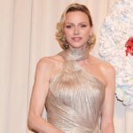 Charlène de Monaco a choisi l'or brillant pour le 77ème Gala de la Croix-Rouge Charlène de Monaco a choisi l'or brillant pour le 77ème Gala de la Croix-Rouge