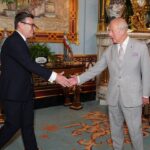 Le roi Charles montre la salle à manger chinoise somptueusement décorée (et rarement vue) du palais de Buckingham