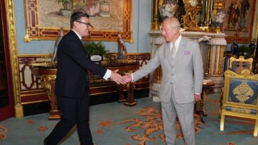 Le roi Charles montre la salle à manger chinoise somptueusement décorée (et rarement vue) du palais de Buckingham