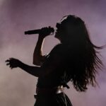 Charli XCX refuse de devenir son propre hommage