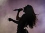 Charli XCX refuse de devenir son propre hommage