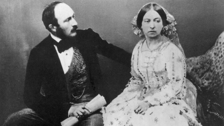 Les secrets de la mystérieuse bague de fiançailles de la reine Victoria