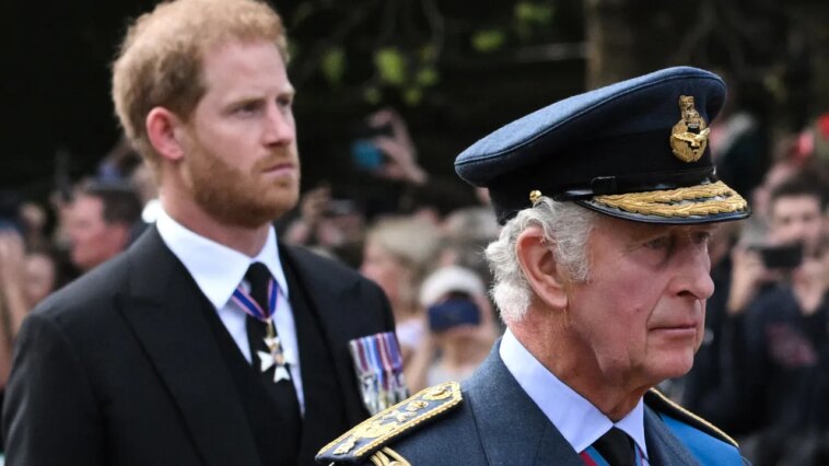 Exclusif : le roi Charles était « catégorique » pour que ses retrouvailles avec le prince Harry, Meghan Markle, Archie et Lilibet soient « gardées privées » Exclusif : le roi Charles était « catégorique » pour que ses retrouvailles avec le prince Harry, Meghan Markle, Archie et Lilibet soient « gardées privées »