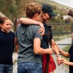 Kate Middleton partage un câlin avec le prince William sur la ligne d'arrivée des Three Peaks