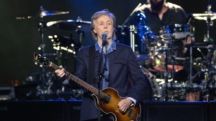 La chanson emblématique des Beatles de Paul McCartney interprétée au mariage de Taylor Swift et Travis Kelce La chanson emblématique des Beatles de Paul McCartney interprétée au mariage de Taylor Swift et Travis Kelce