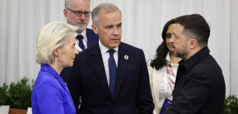 Ursula von der Leyen, Mark Carney, Volodymyr Zelensky, from left to right, modified, cc European Union