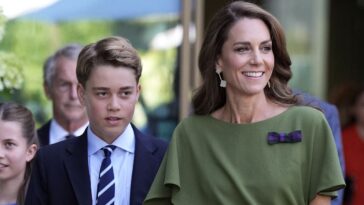 Prince George organise une « fête discrète » (mais pas d'iPhone) pour son 13e anniversaire, selon des sources à VF