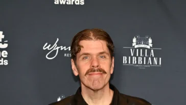 Comment TikTok a essayé (et a échoué dans un premier temps) de bloquer le livestream de Perez Hilton : une chronologie d'une crise diffusée en temps réel