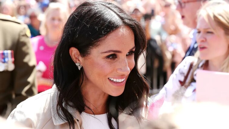 Meghan Markle rend hommage à la princesse Diana à travers ses boucles d'oreilles Meghan Markle rend hommage à la princesse Diana à travers ses boucles d'oreilles