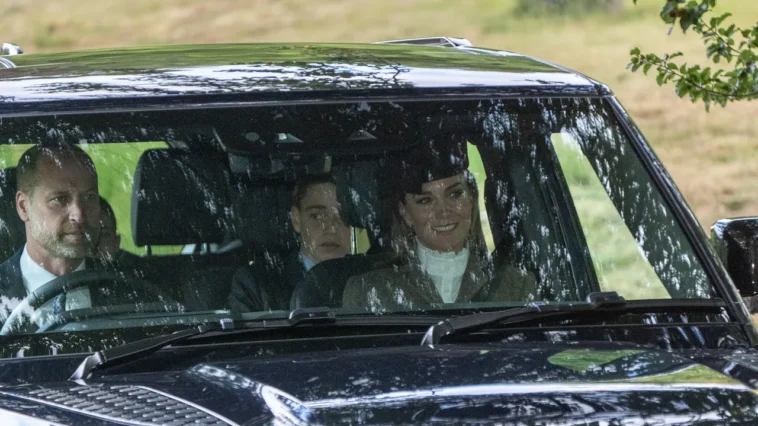 La famille royale se réunit à Balmoral avant le retour du prince Harry et de Meghan Markle au Royaume-Uni La famille royale se réunit à Balmoral avant le retour du prince Harry et de Meghan Markle au Royaume-Uni