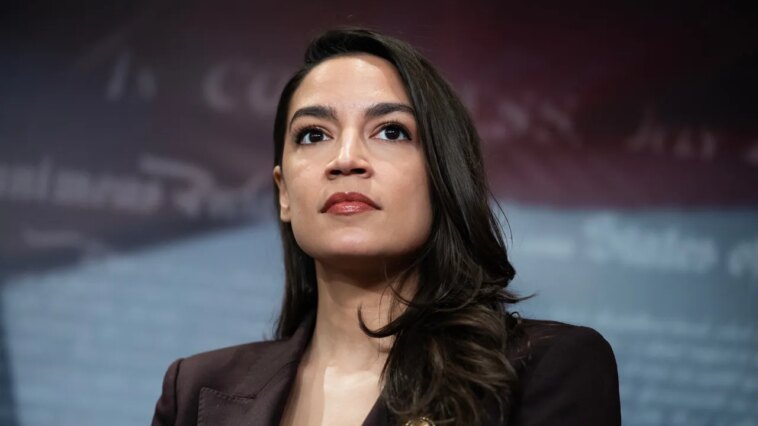 Il y a des années, AOC m'a dit qu'elle envisageait de congeler ses œufs. Ce n'est pas une surprise qu'elle fasse la publicité de ce nouveau chapitre.