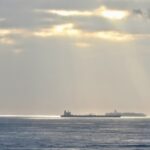 La Chine est le véritable bouclier économique de l'Iran Oil tanker at anchor on open water