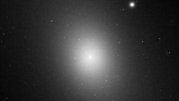 La plus grande galaxie connue est plus large que 17 Voies Lactées