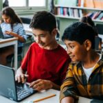 La science soutient les appels à limiter les écrans dans les écoles