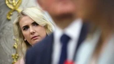 Le kit de démarrage Natalie Harp : tout ce dont vous avez besoin pour imiter « l'imprimeur de bonnes nouvelles » de Trump et le fidèle fantassin nu aux talons aiguilles