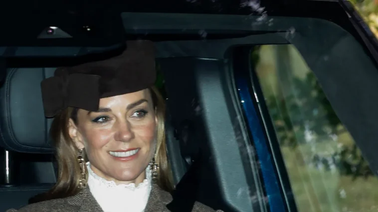 Kate Middleton portait de nouvelles boucles d'oreilles éblouissantes à l'église de Balmoral