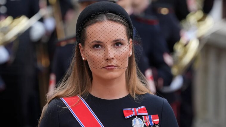 Les femmes royales de Norvège montreront-elles leurs visages en deuil en public ?