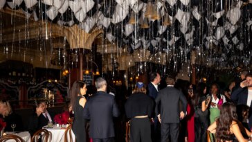 Vous ne pouvez pas répéter le passé ? Bien sûr que vous le pouvez ! Carolina Herrera ressuscite le célèbre restaurant de l'Upper East Side Mortimer's