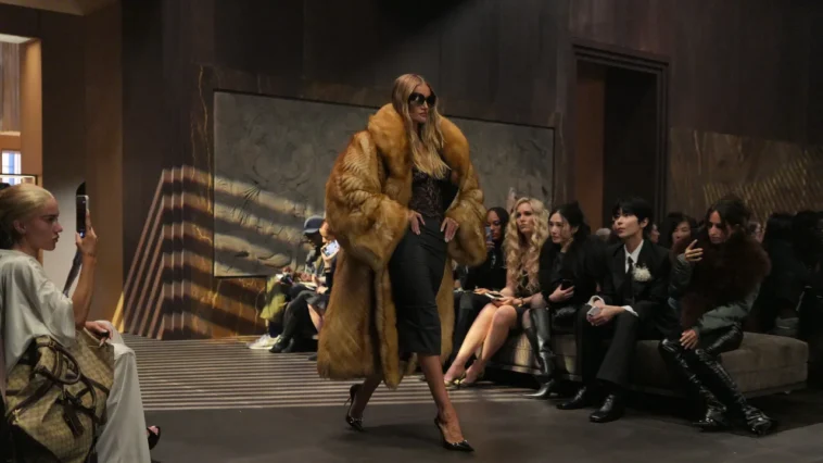 Les deux visages de Milan : Gucci et Moschino amènent de « vraies personnes » à la Fashion Week de Milan