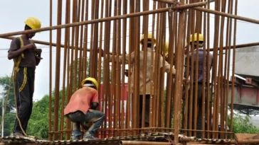Workers place reinforcement bars for a pier of the Parama–Park Circus flyover under construction in Kolkata, 31 July 2012. (Photo by Biswarup Ganguly), CC BY 3.0, modified, https://commons.wikimedia.org/wiki/File:Piller_Rebar_Placement_-_Parama-Park_Circus_Flyover_Construction_-_Kolkata_2012-07-31_0553.JPG
