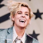 "J'adore crier" : Brandi Carlile dit à VF qu'elle sort sa reprise de "Uninvited" d'Alanis Morissette