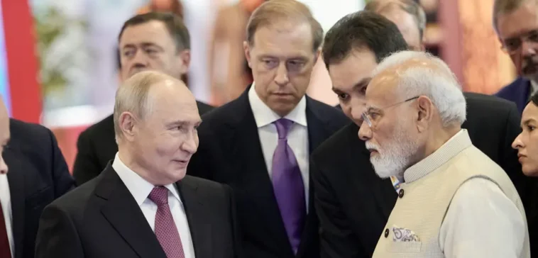 L’Inde et la Russie réécrivent leur partenariat de défense Prime Minister Narendra Modi and Russian President Vladimir Putin visit the INNOPROM exhibition on the sidelines of the 18th BRICS Summit at Bharat Mandapam, New Delhi, 11 September 2026. Photo: Press Information Bureau on behalf of the Prime Minister