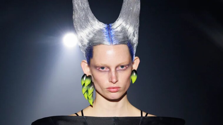 La question McQueen atteint son paroxysme à la Fashion Week de Londres La question McQueen atteint son paroxysme à la Fashion Week de Londres