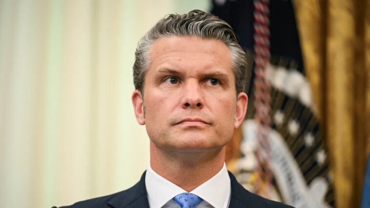Le règne du chaos de Pete Hegseth ébranle le Pentagone. Est-ce un prélude à 2028 ?